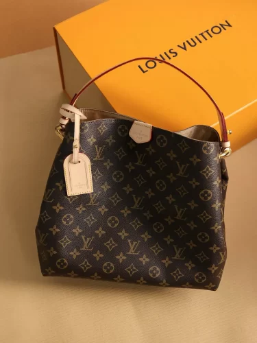 Click to view full screen Louis Vuitton Graceful PM M43701 photo review