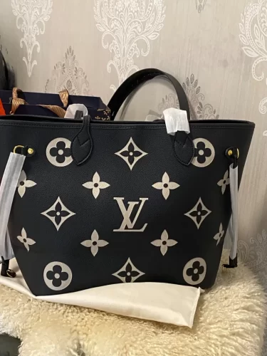 Click to view full screen Louis Vuitton M58907 Neverfull MM photo review
