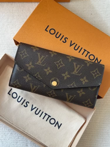 Click to view full screen Louis Vuitton Monogram M60531 Sarah Wallet photo review