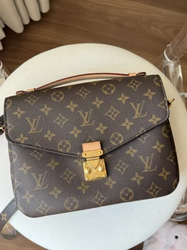 Click to view full screen Louis Vuitton Pochette Metis M44875 Monogram photo review